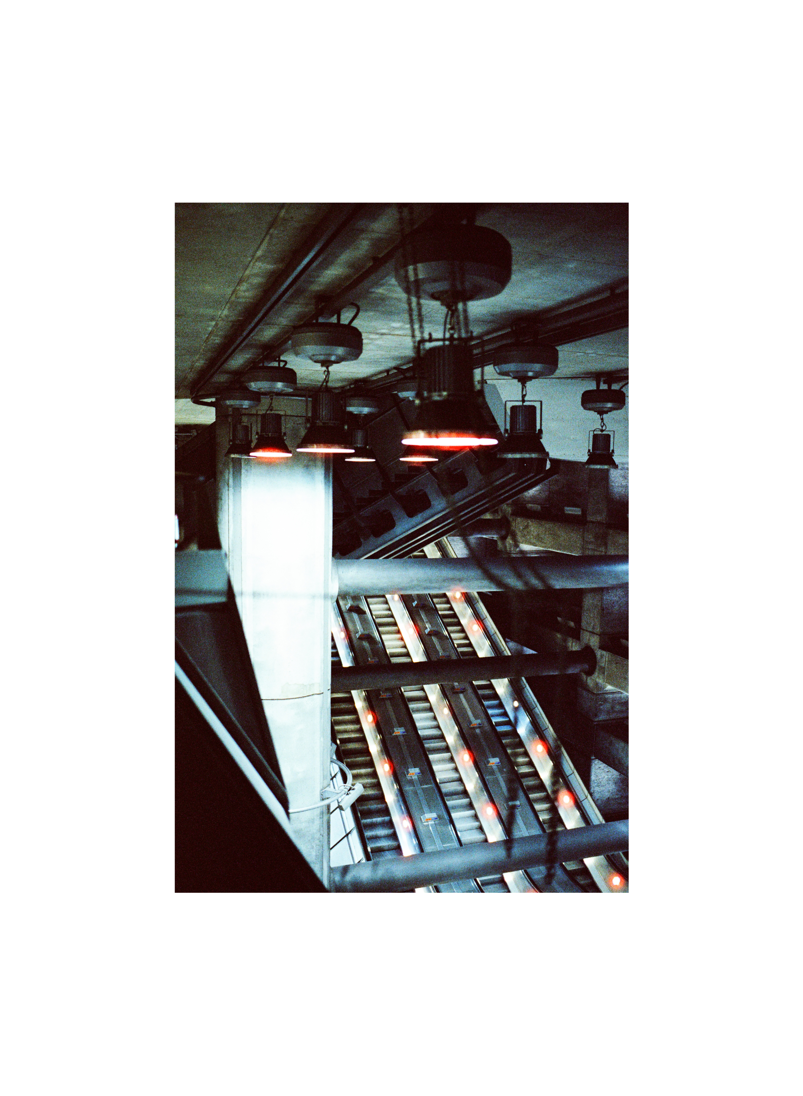 Westminster Station (Frameless Edition)